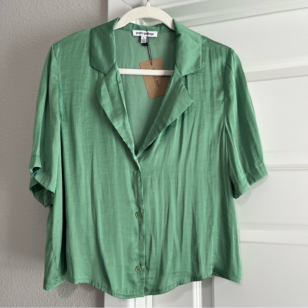 Pretty Garbage Women’s Satin Green Colored Button Up Top Blouse Shirt L New